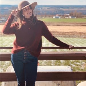 Meet your Posher, Laura